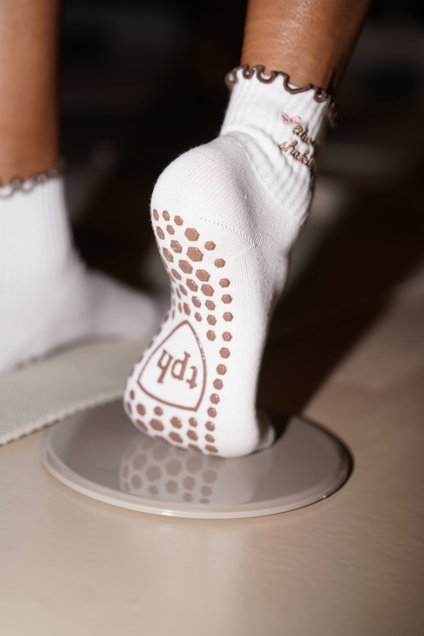 ALWAYS SHAKING GRIP SOCKS