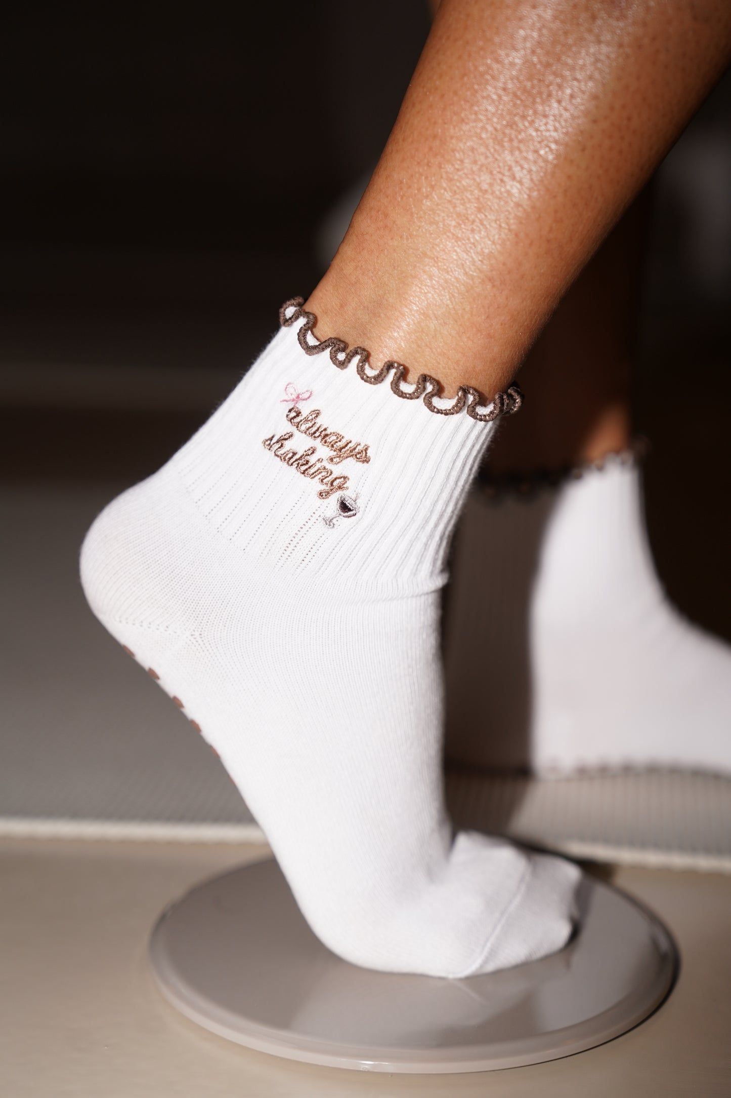 ALWAYS SHAKING GRIP SOCKS