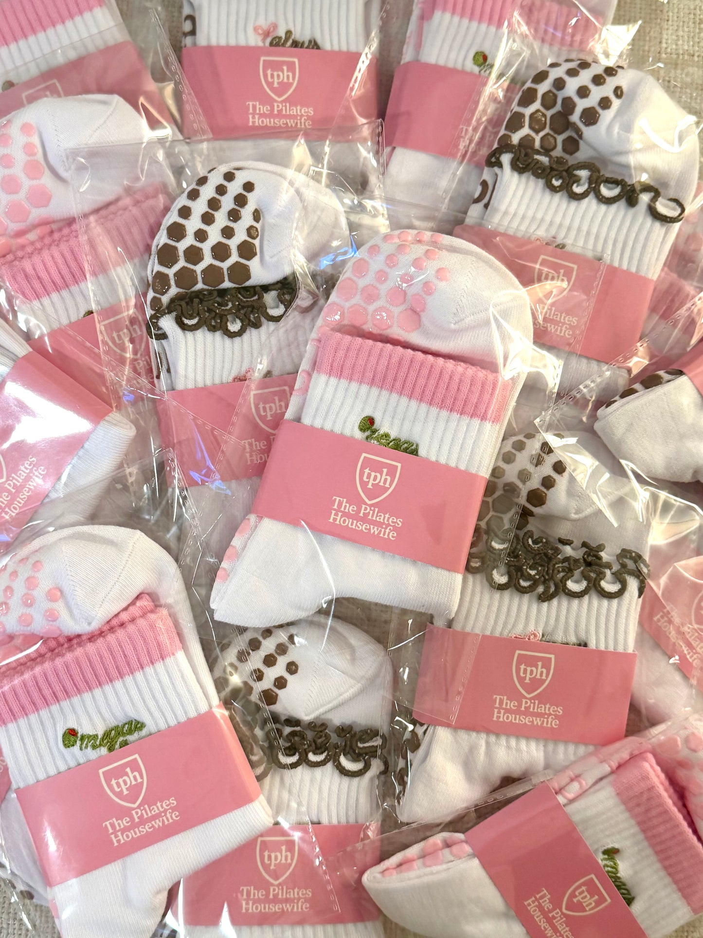 ALWAYS SHAKING GRIP SOCKS