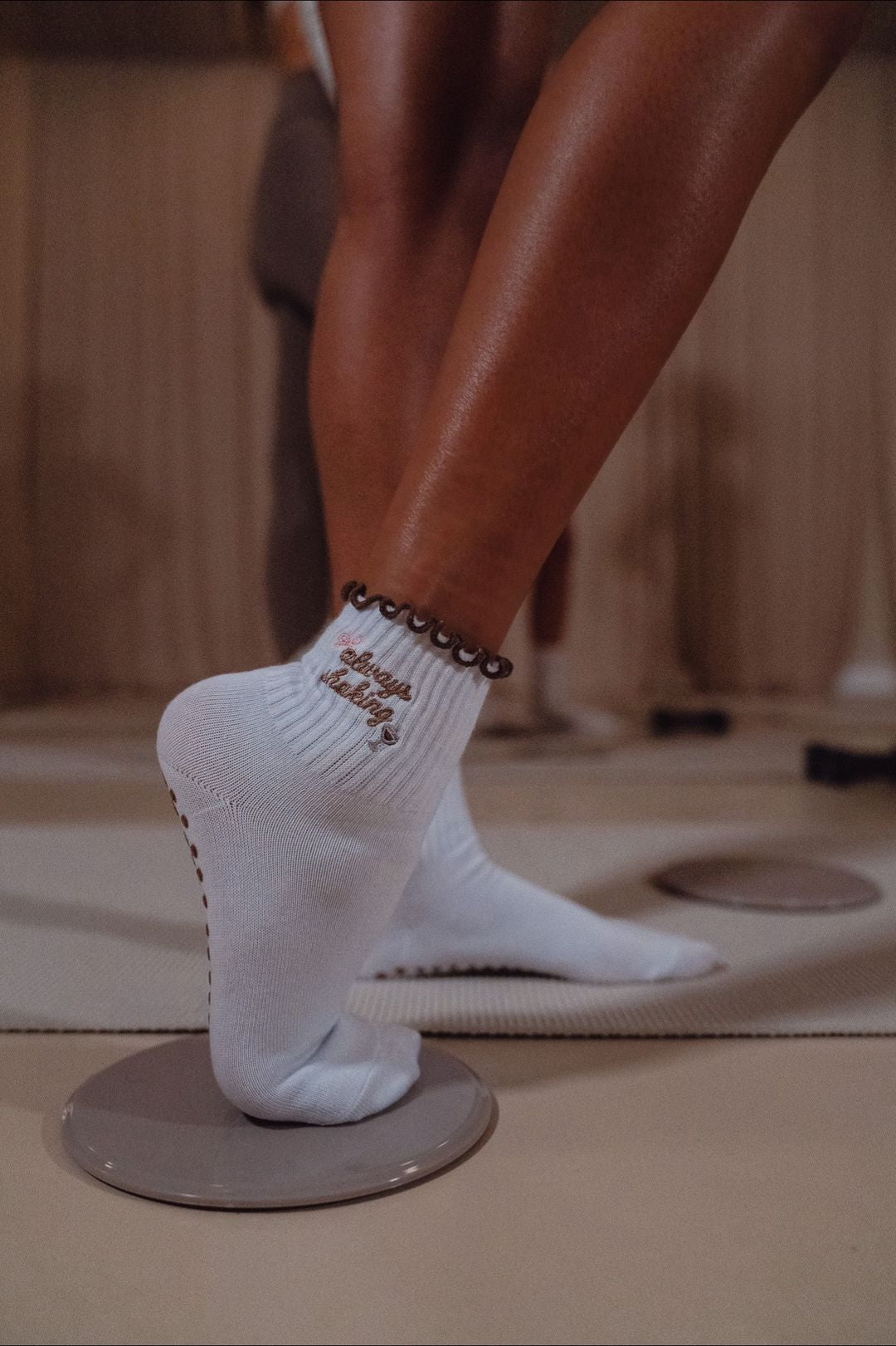 ALWAYS SHAKING GRIP SOCKS